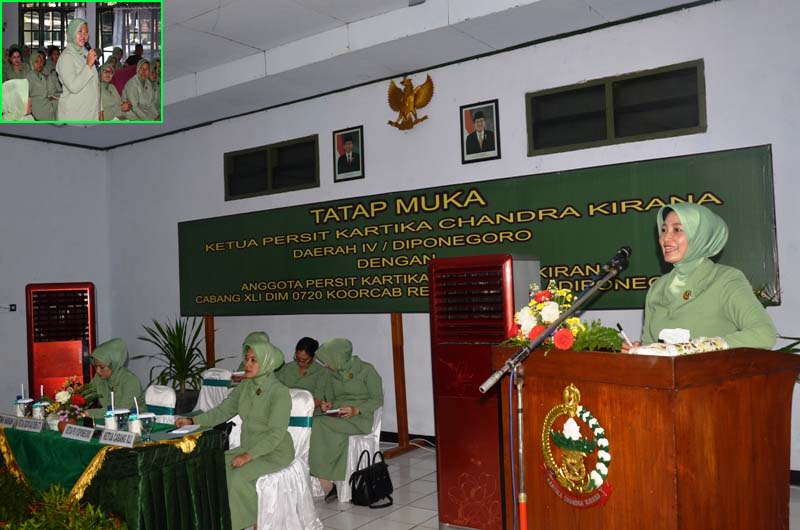 Ibu Munik Jaswandi Berikan Arahan Ke Persit Rembang